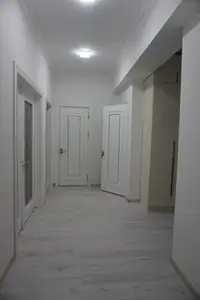 4 xonali kvartira sotiladi − 117.7 m²
