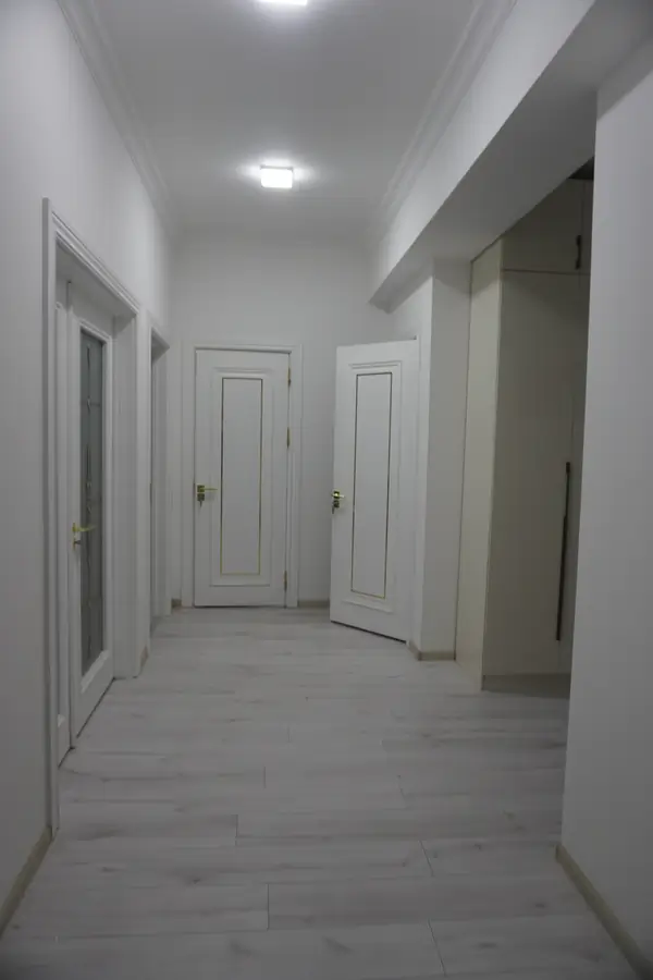 Продается 4-комнатная квартира − 117.7 м²