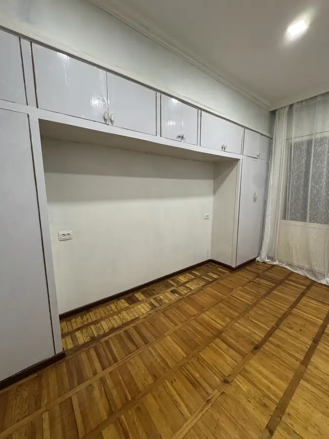 3 xonali kvartira sotiladi − 90 m²