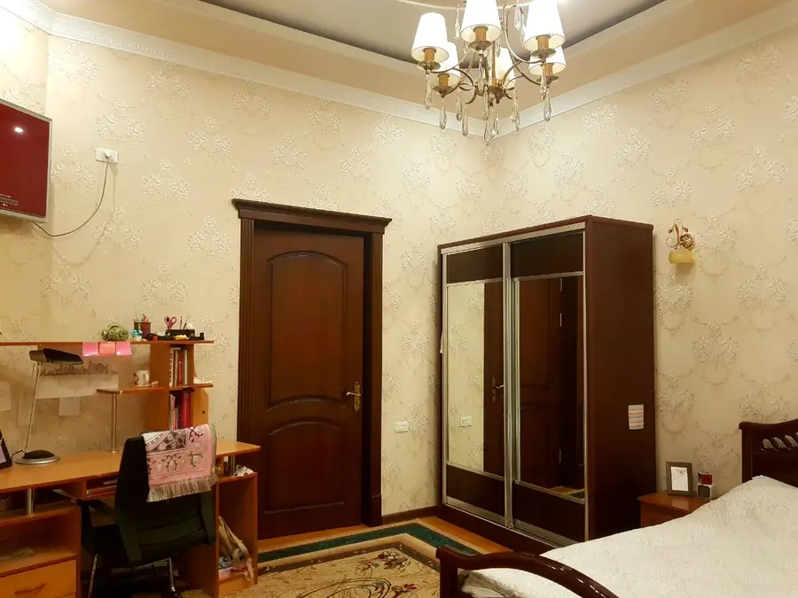 Ijaraga 3 qavatli uy − 270 m²