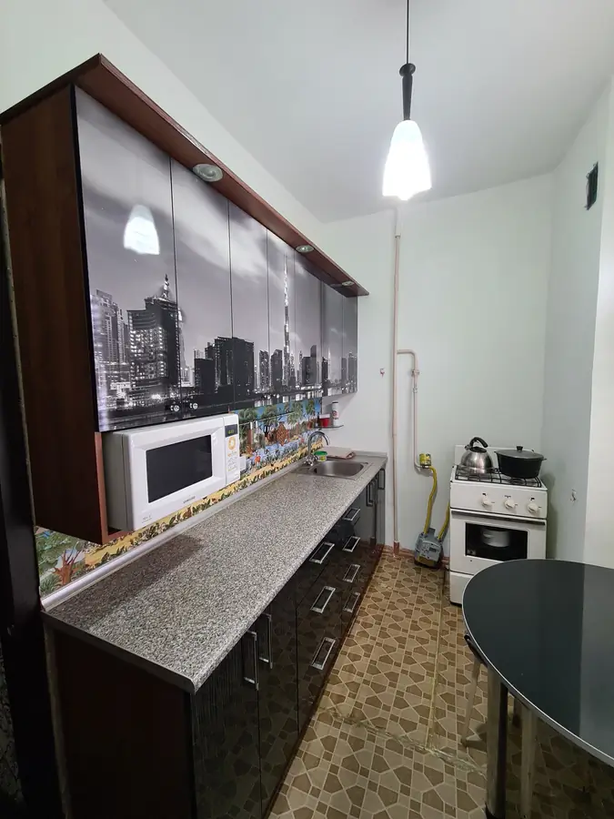 Продается 1-комнатная квартира − 37 м²