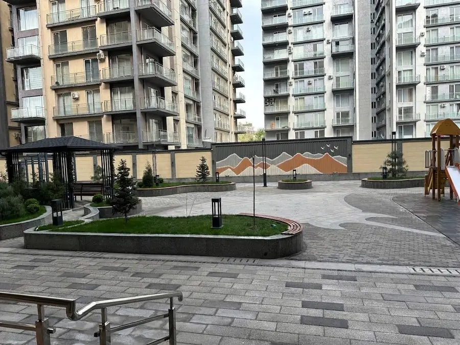 3 xonali kvartira sotiladi − 90 m²
