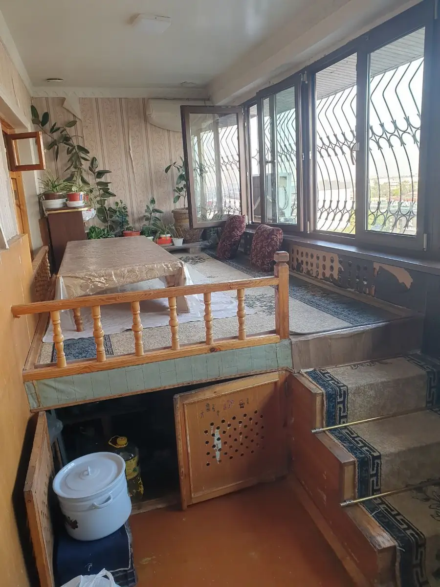 Продается Более 5-комнатная квартира − 105 м²
