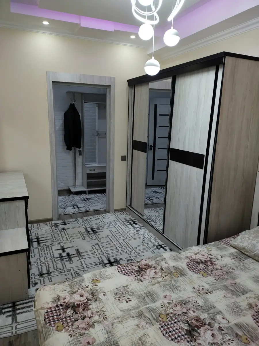 Сдается 2-комнатная квартира − 65 м²