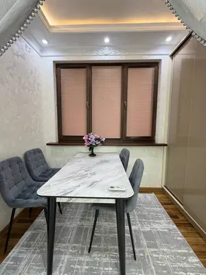 4 xonali kvartira sotiladi − 76 m²
