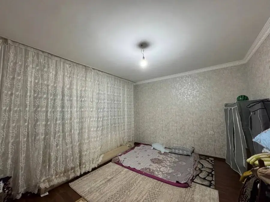 Продается 2-комнатная квартира − 60 м²