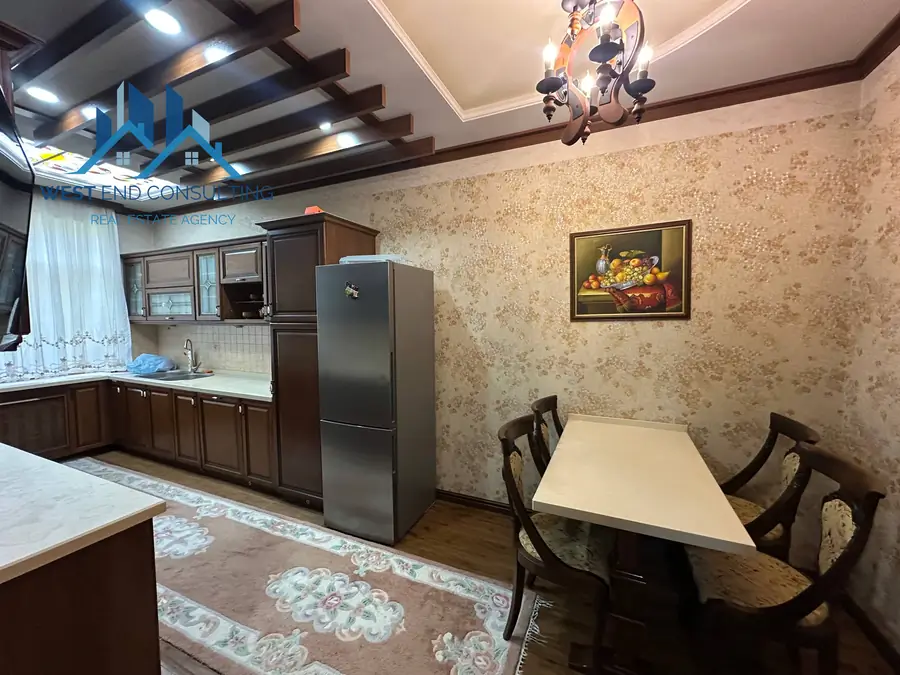 Сдается Более 5-комнатная квартира − 160 м²