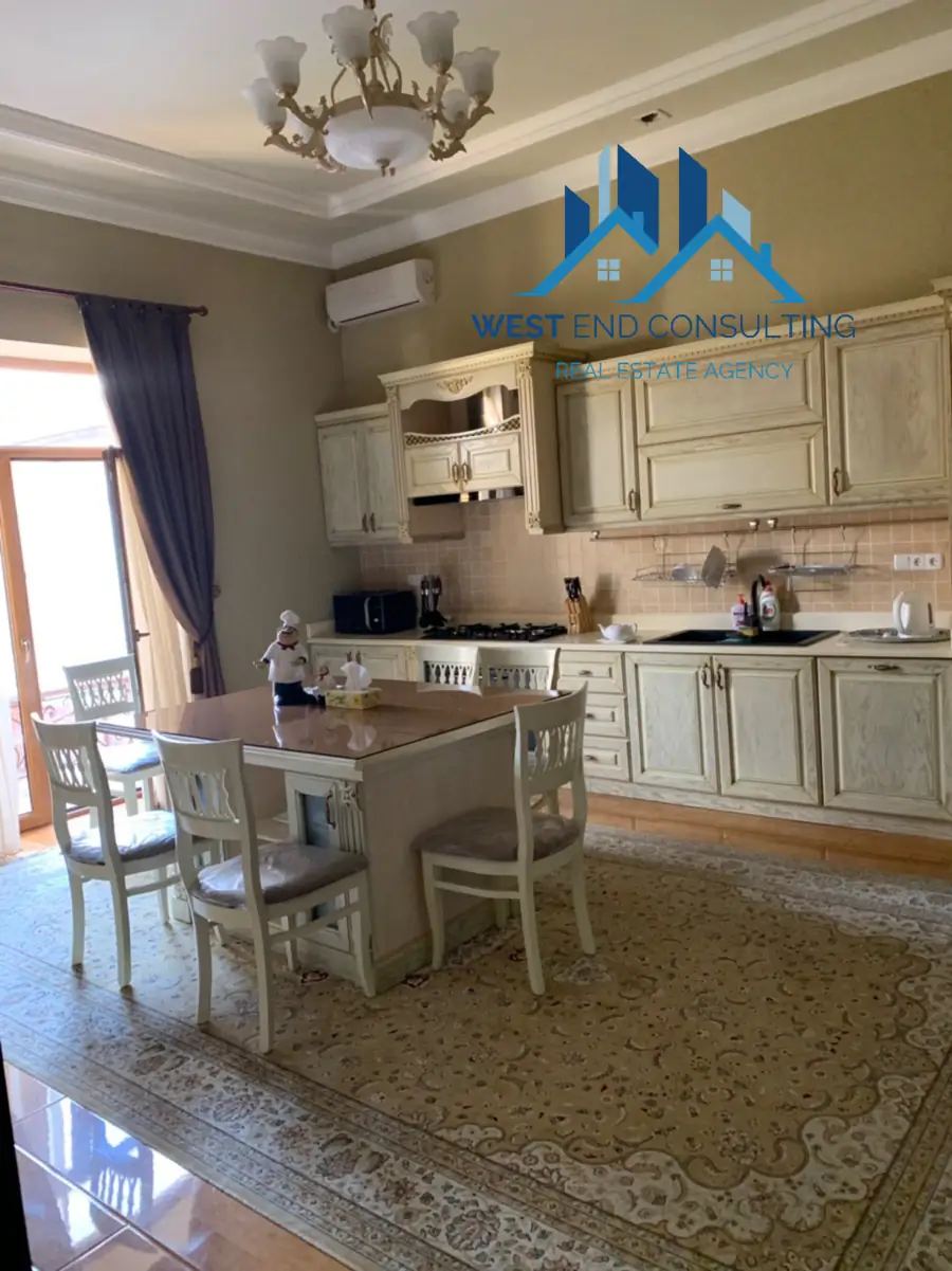 Ijaraga 4 qavatli uy − 700 m²