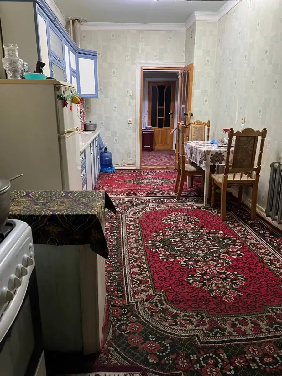 Продается 4-комнатная квартира − 100 м²