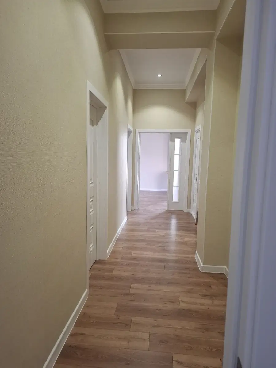 4 xonali kvartira sotiladi − 92 m²