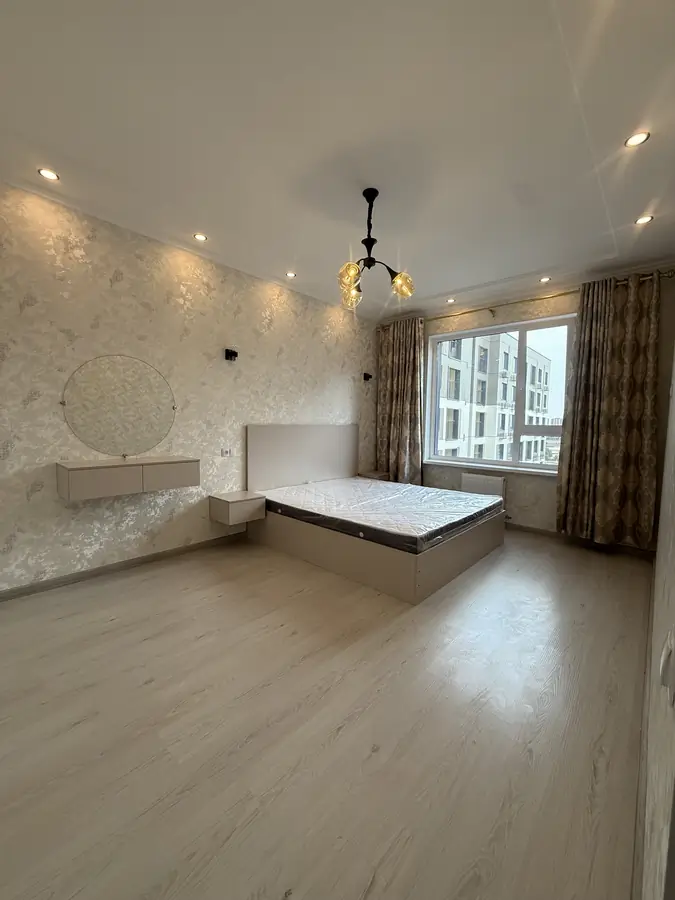 3 xonali kvartira sotiladi − 65 m²