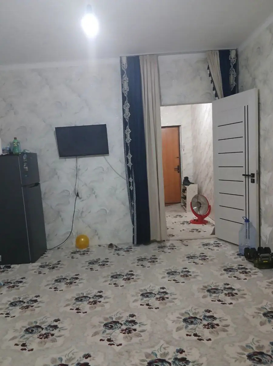 Продается 1-комнатная квартира − 42 м²