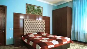 2 qavatli uy − 300 m², 6 sot. 