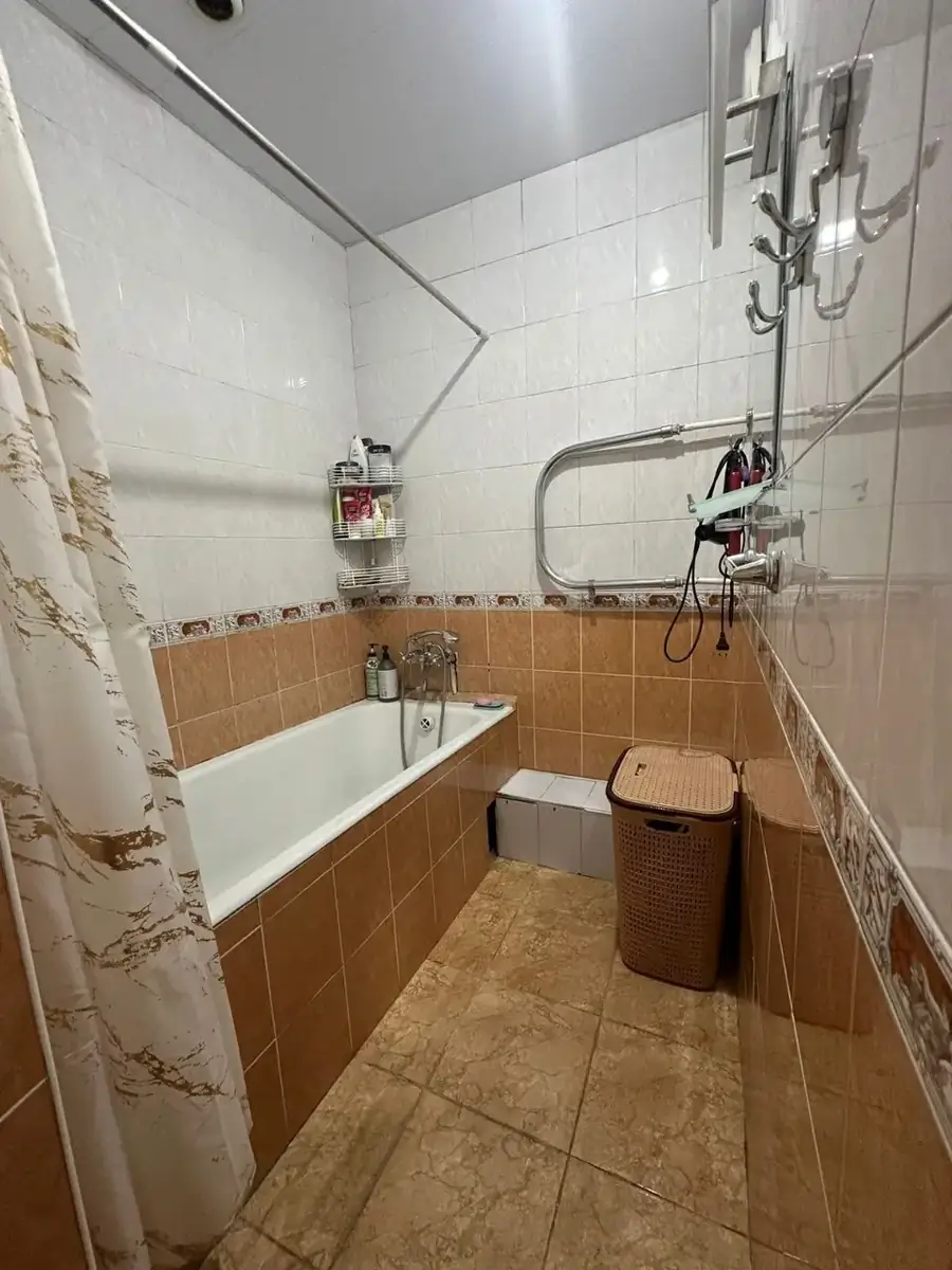 Продается 3-комнатная квартира − 77 м²