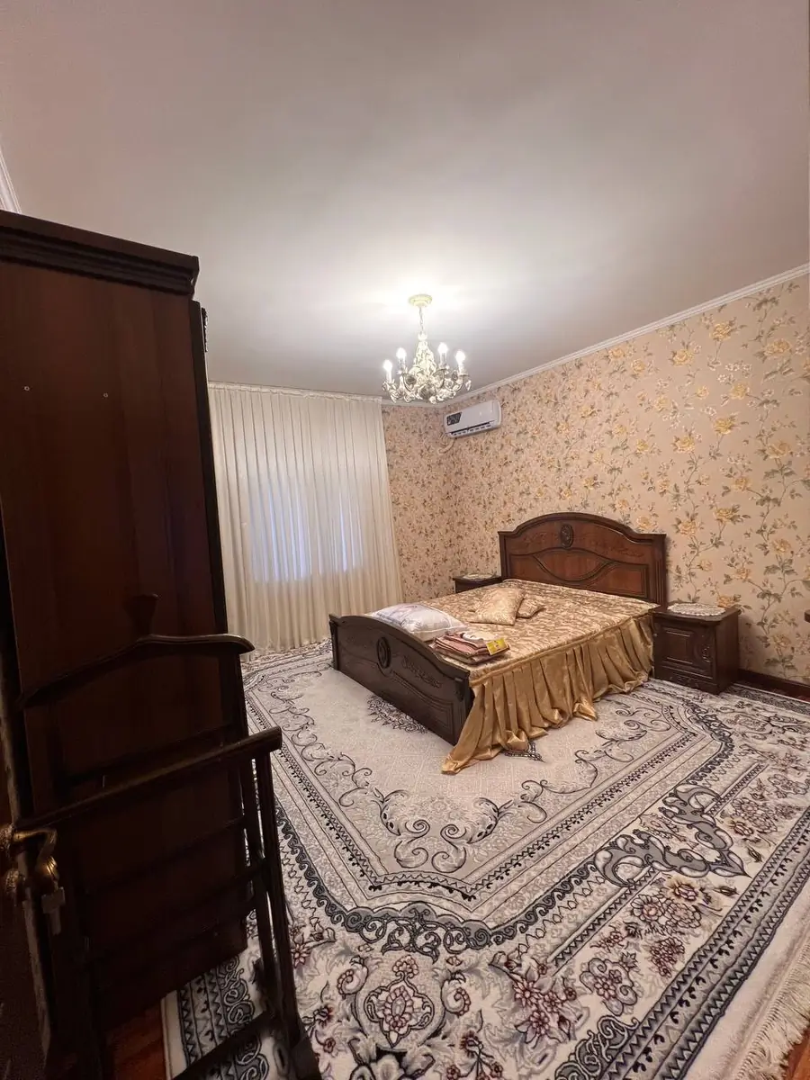 Сдается Более 5-комнатная квартира − 150 м²