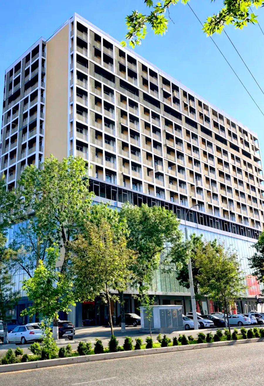 3 xonali kvartira sotiladi − 81 m²
