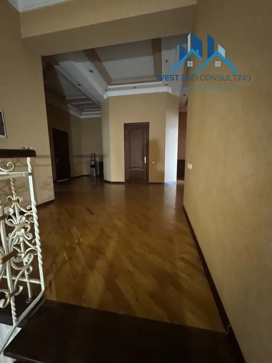 Ijaraga 3 qavatli uy − 650 m²