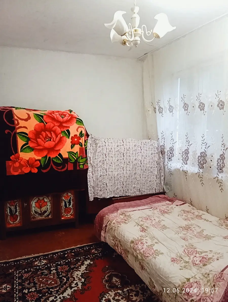 Продается 2-комнатная квартира − 56 м²