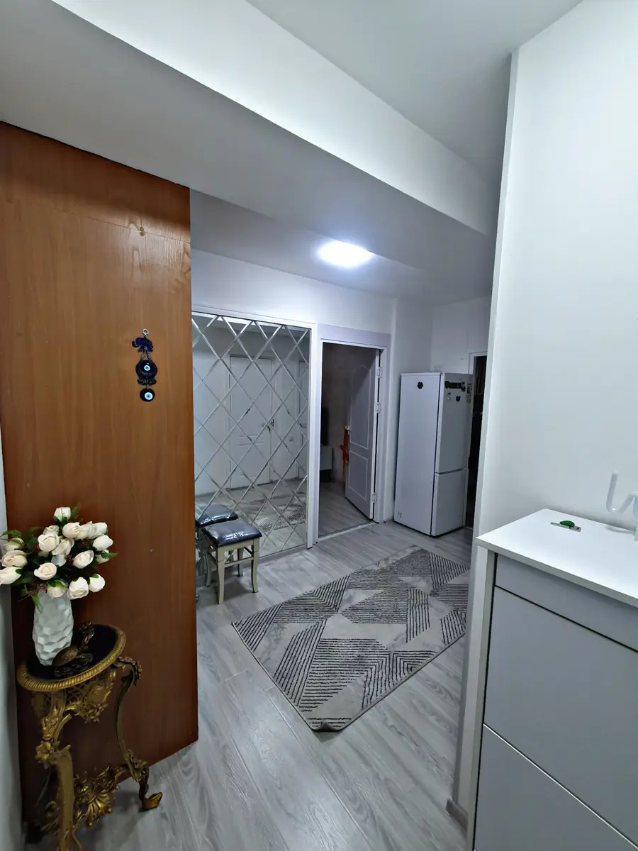 Продается 3-комнатная квартира − 82 м²