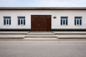 Продается 1-этажный дом − 650 м²