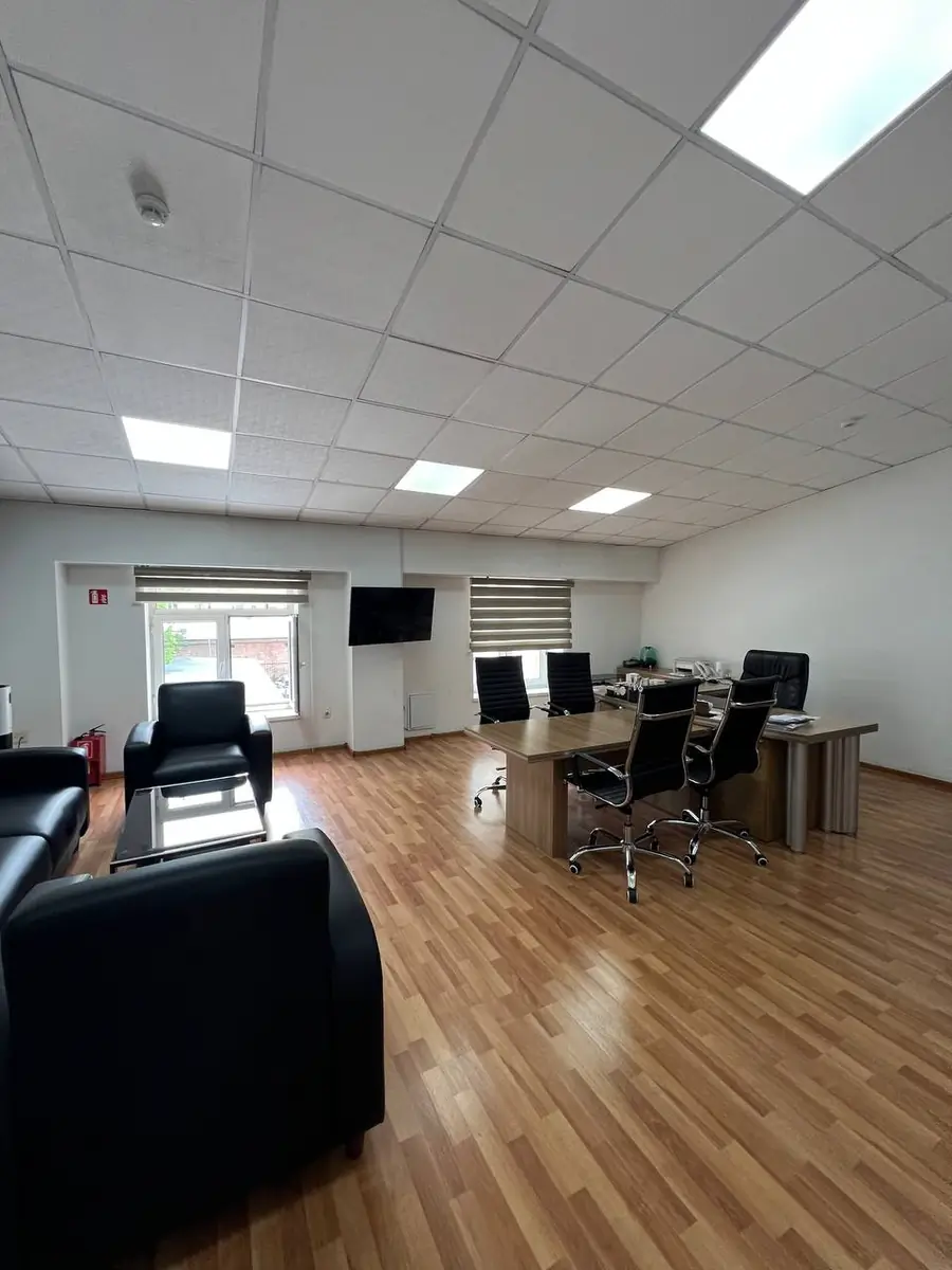 Ijaraga ofis − 600 m²