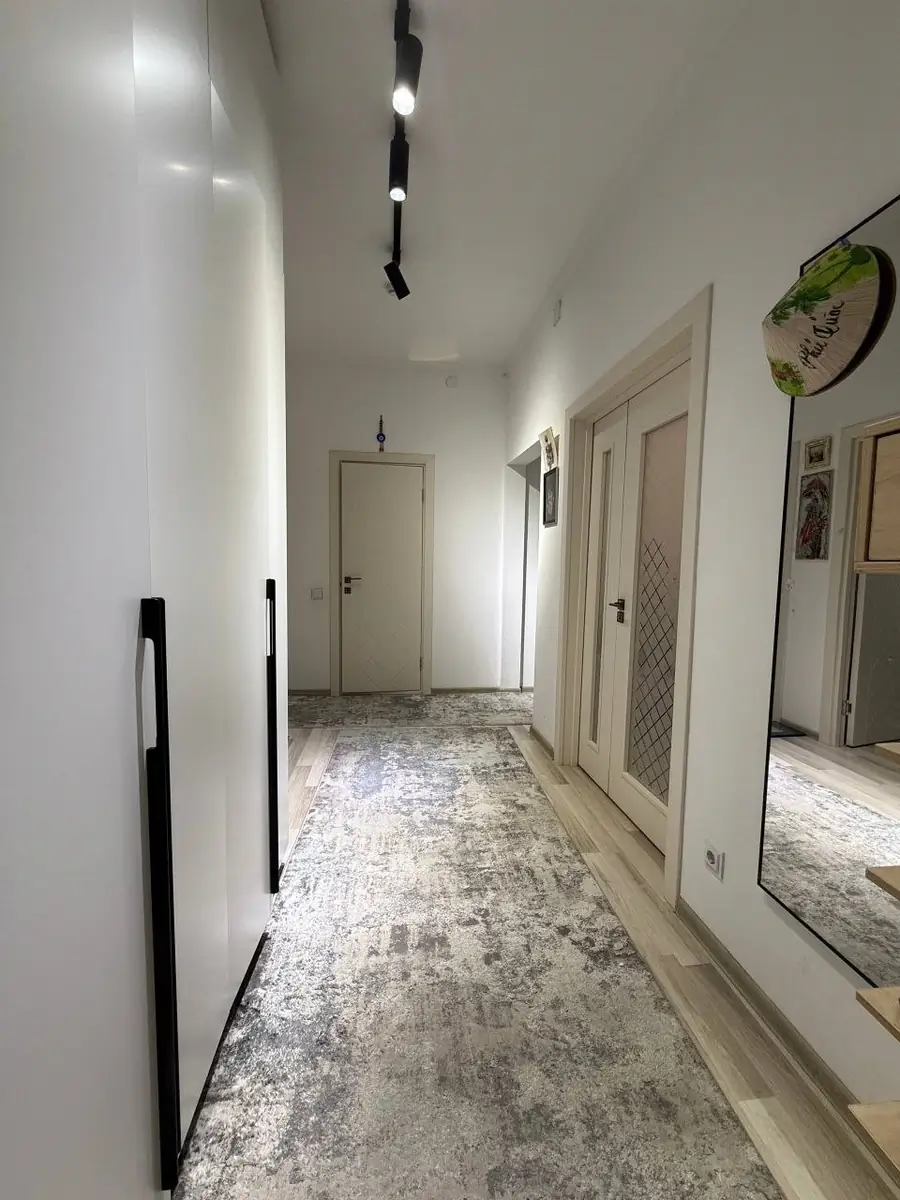 3 xonali kvartira sotiladi − 75 m²