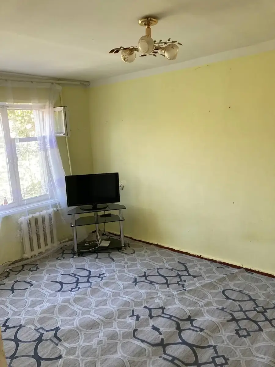 1 xonali kvartira sotiladi − 30 m²