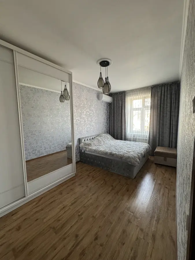 Продается 2-комнатная квартира − 49 м²