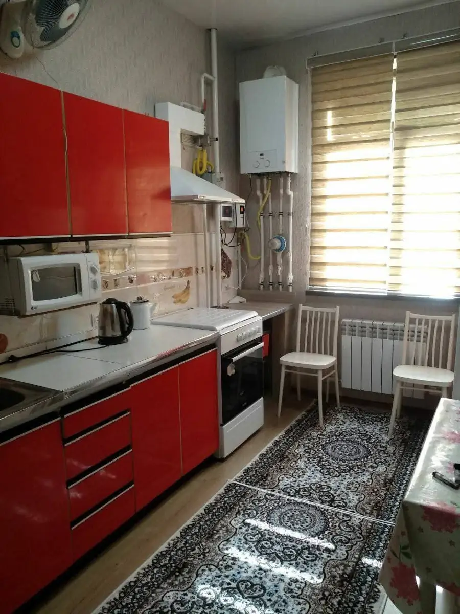 Сдается 3-комнатная квартира − 90 м²