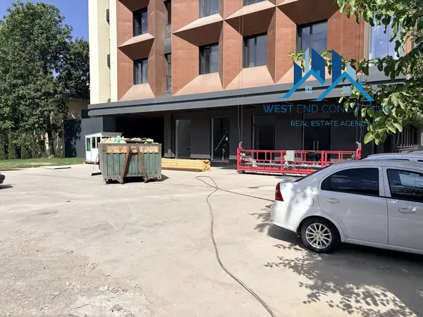 Savdo-sotiq maydoni − 600 m², 1/9 qavat
