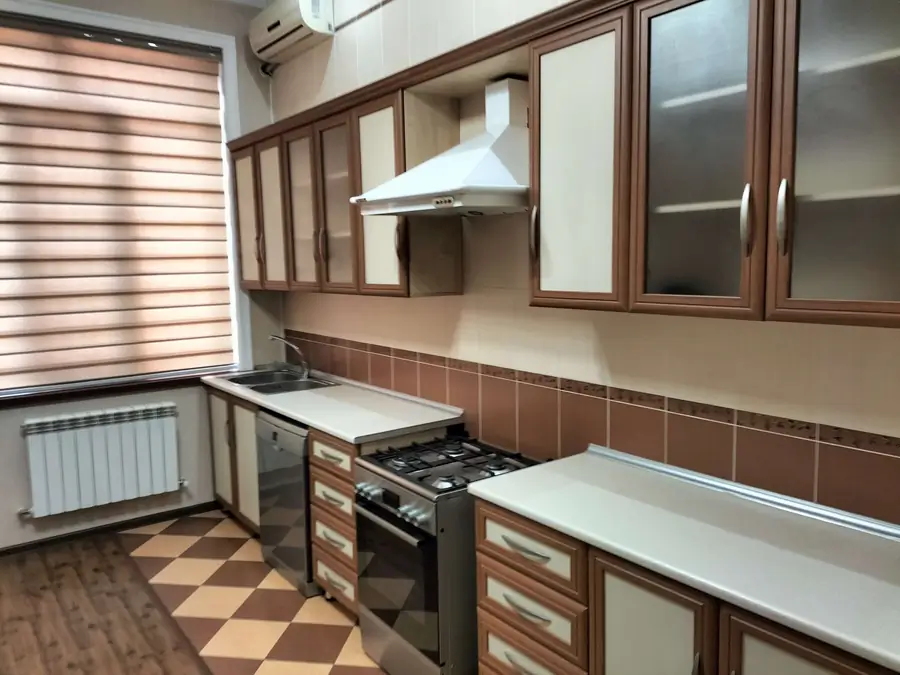 Ijaraga 2 qavatli uy − 200 m²