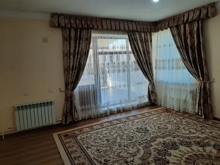 3-комнатная квартира − 210 м², 2/4 этаж