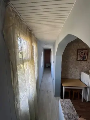1 xonali kvartira sotiladi − 42 m²