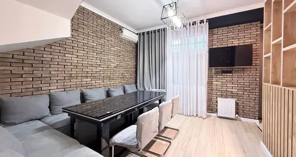 5 dan ortiq xonali kvartira − 140 m², 8/9 qavat