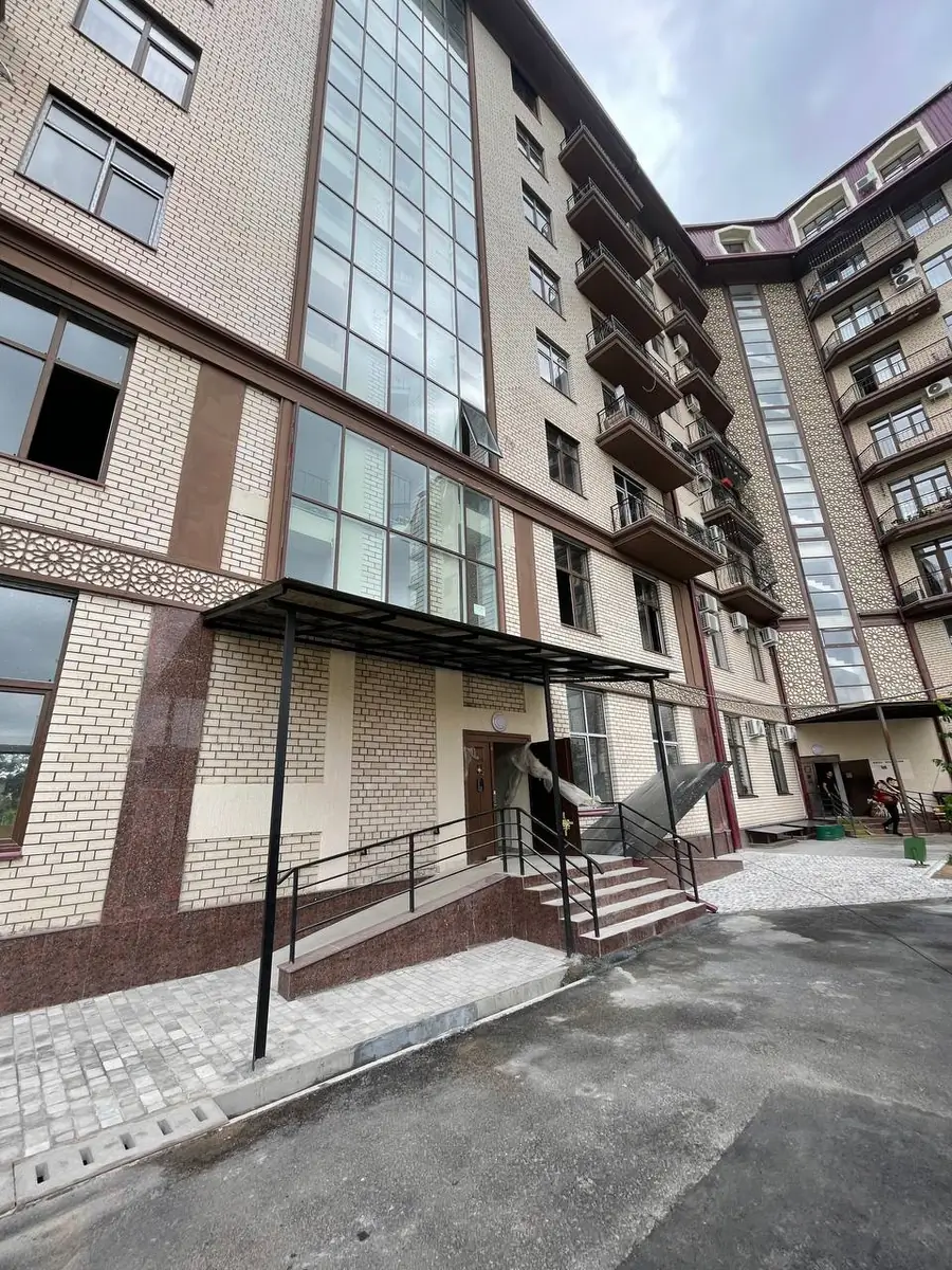 Продается 2-комнатная квартира − 62 м²