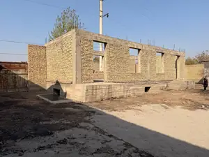 1 qavatli uy − 950 m², 9.5 sot.