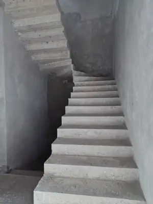 4 qavatli uy sotiladi − 512 m²