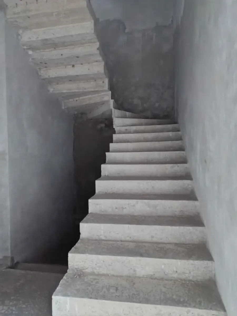 4 qavatli uy sotiladi − 512 m²