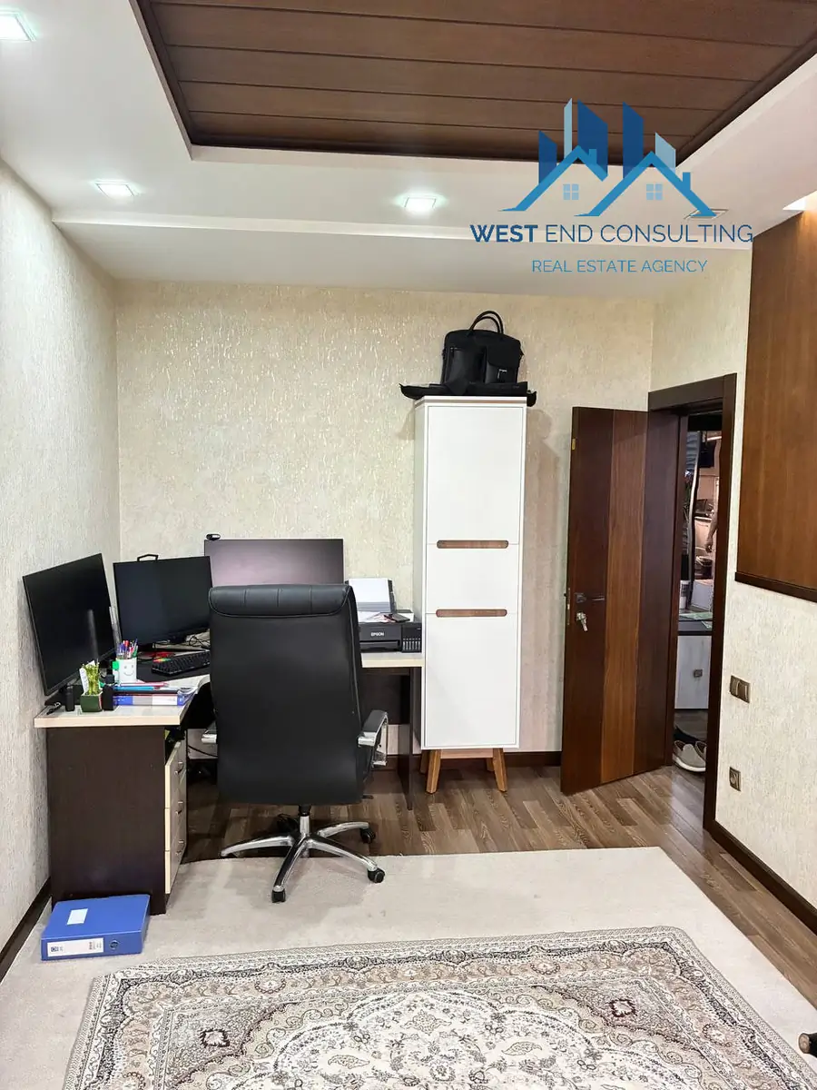 4 xonali kvartira sotiladi − 170 m²