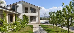 1 qavatli uy − 236 m², 10 sot.