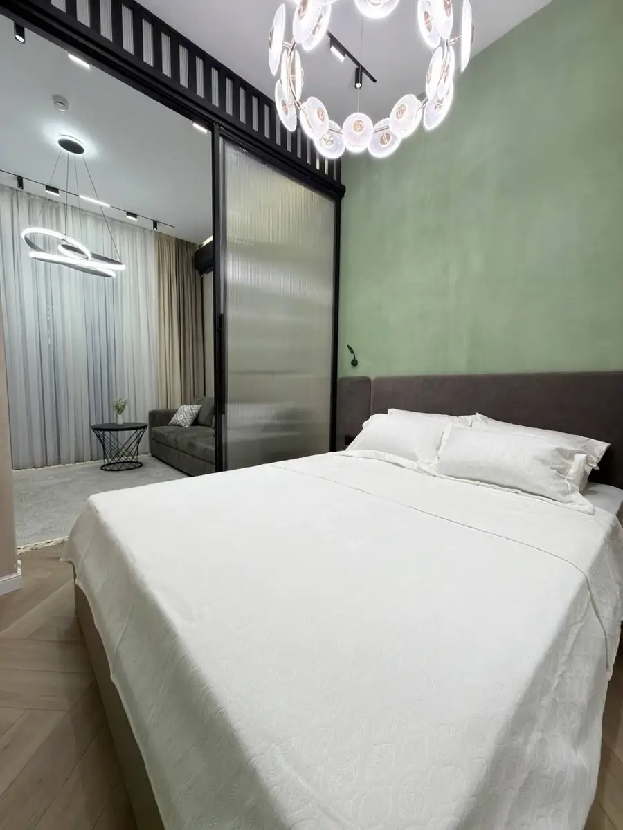 Продается 2-комнатная квартира − 43 м²