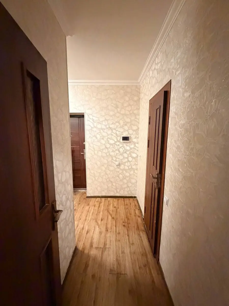 2 xonali kvartira sotiladi − 55 m²