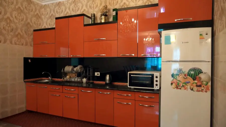 2 qavatli uy sotiladi − 300 m²