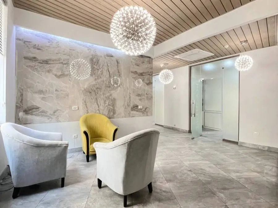 Ijaraga ofis − 330 m²