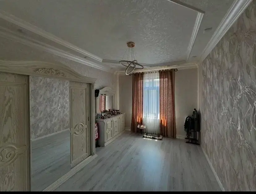 Продается 3-этажный дом − 450 м²