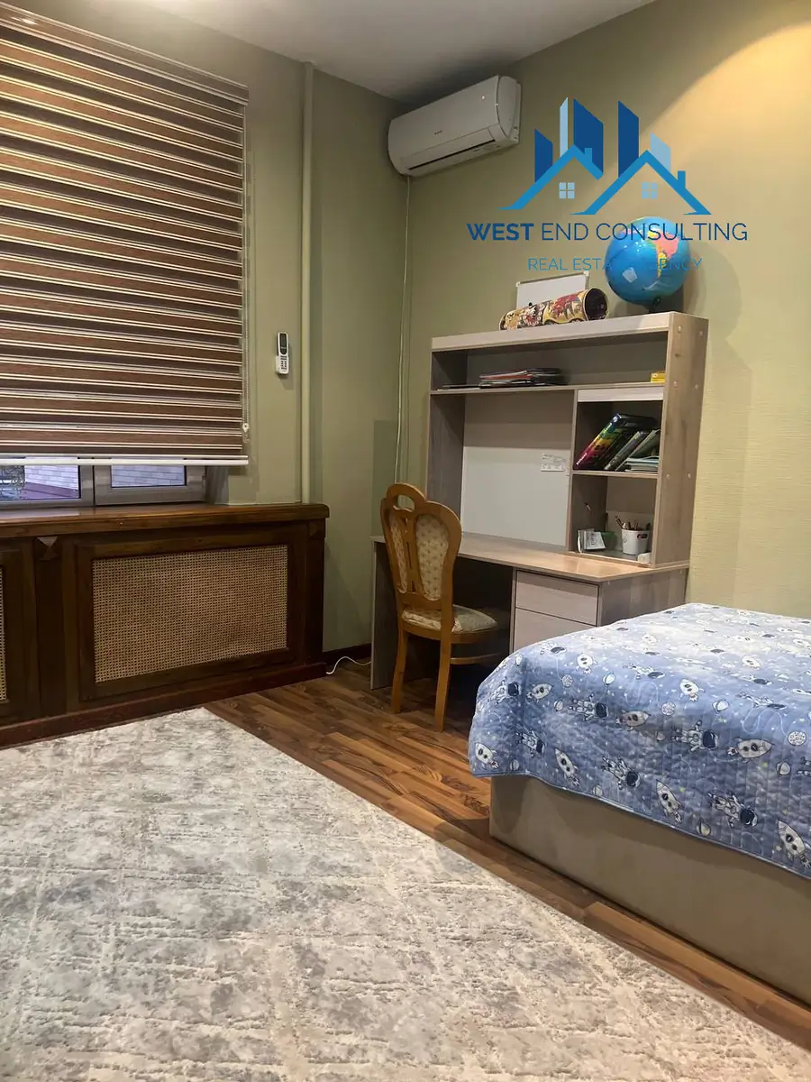 Ijaraga 3 qavatli uy − 420 m²