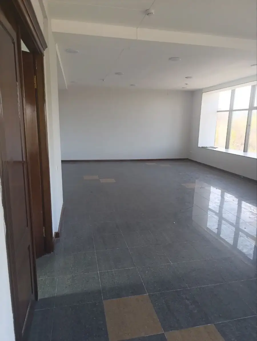 Ijaraga ofis − 300 m²
