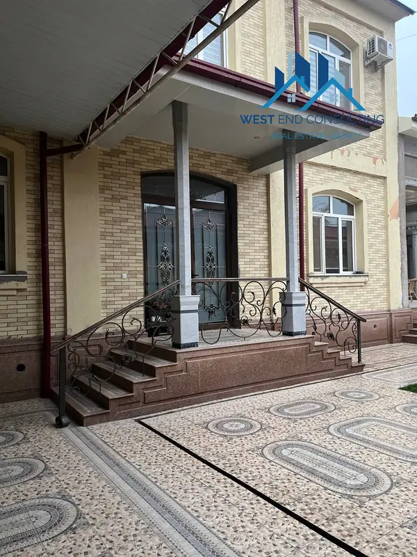 3 qavatli uy − 420 m², 4 sot.
