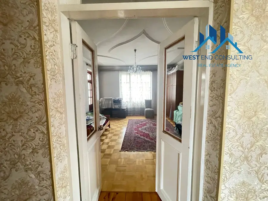 Ijaraga 2 qavatli uy − 370 m²