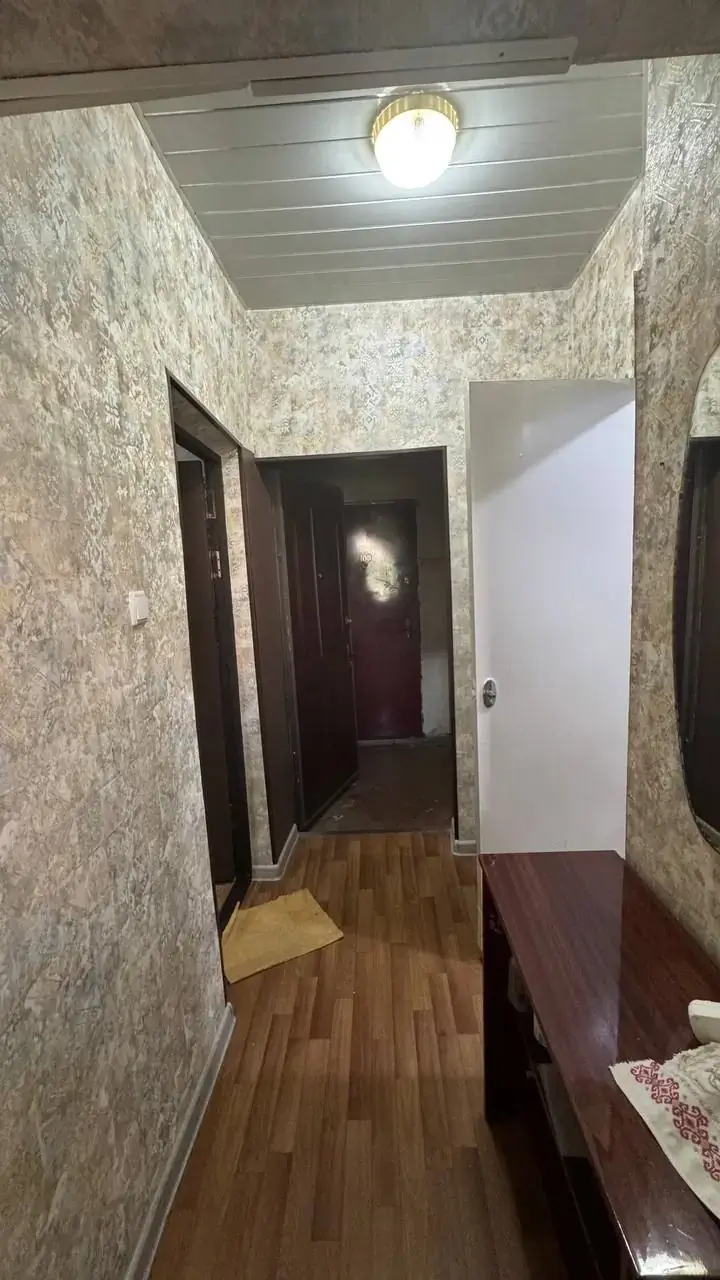 Продается 1-комнатная квартира − 42 м²